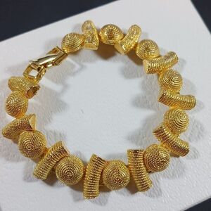 Vintage Jewelry Gold Tone Bracelet